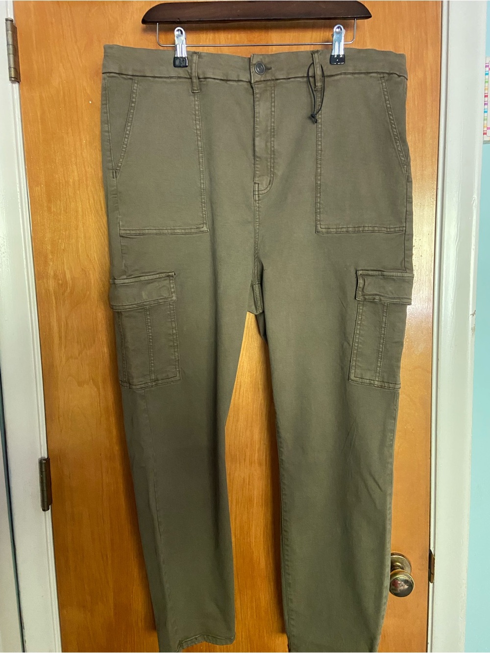 Women’s Black Tape brand Size 20 Olive Cargo Pants with Utility Pockets